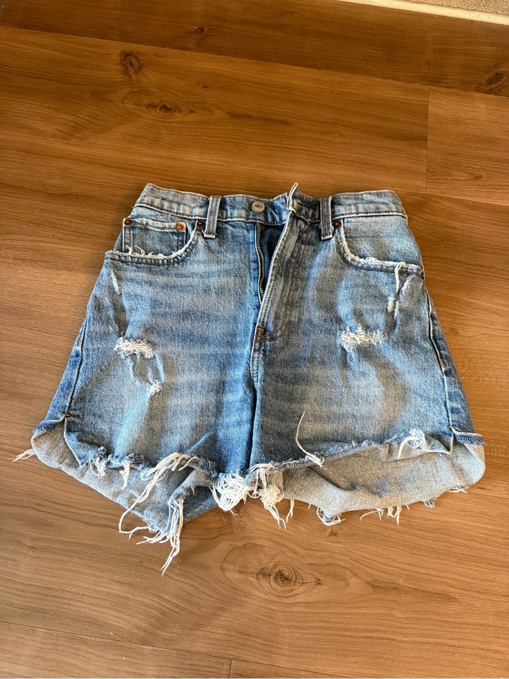 Abercrombie & Fitch high rise 4” short